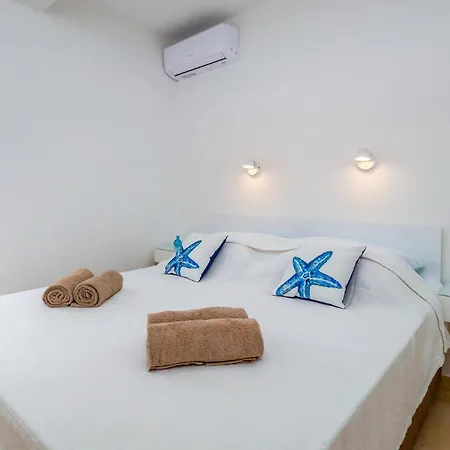 2 Bedroom Front In