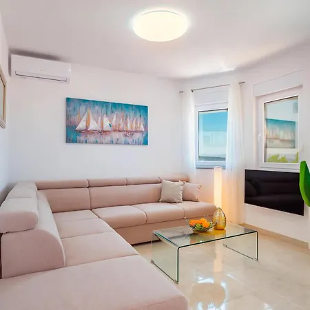 2 Bedroom Front In Banjol