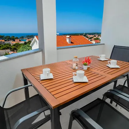 2 Bedroom Front In