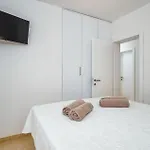 2 Bedroom Front In *