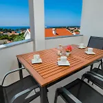 2 Bedroom Front In