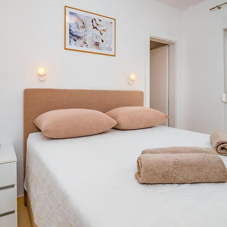2 Bedroom Beautiful In Banjol