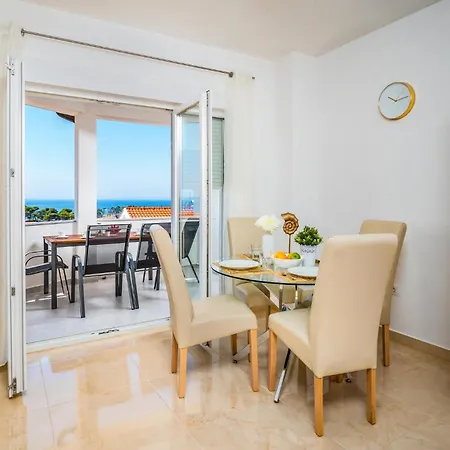 2 Bedroom In *
