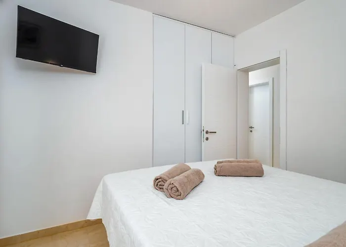 2 Bedroom In *