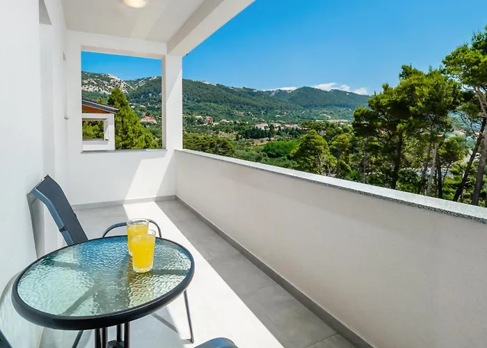 2 Bedroom In Apartment *